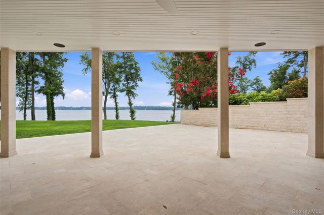 900 W Shore Road, Mill Neck, NY 11765