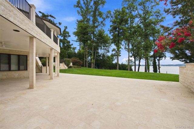 900 W Shore Road, Mill Neck, NY 11765