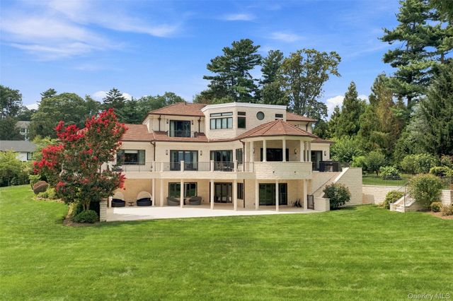 900 W Shore Road, Mill Neck, NY 11765