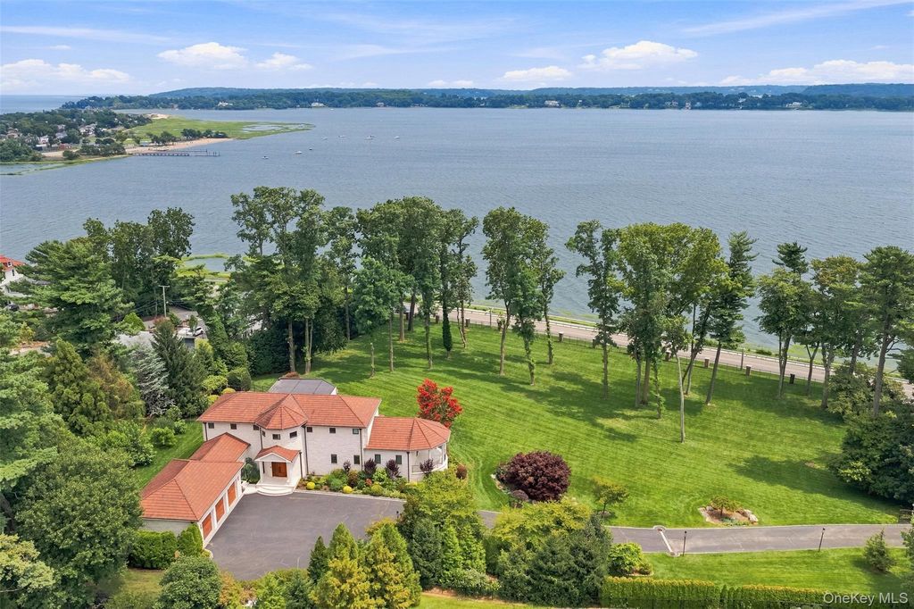 900 W Shore Road, Mill Neck, NY 11765