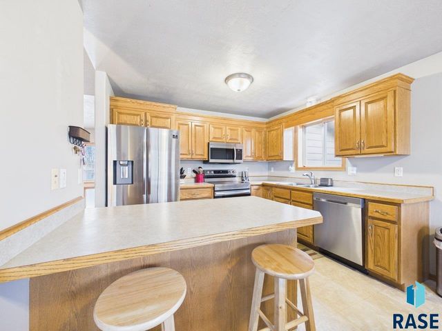 3300 S Sundrop Ave Avenue, Sioux Falls, SD 57110