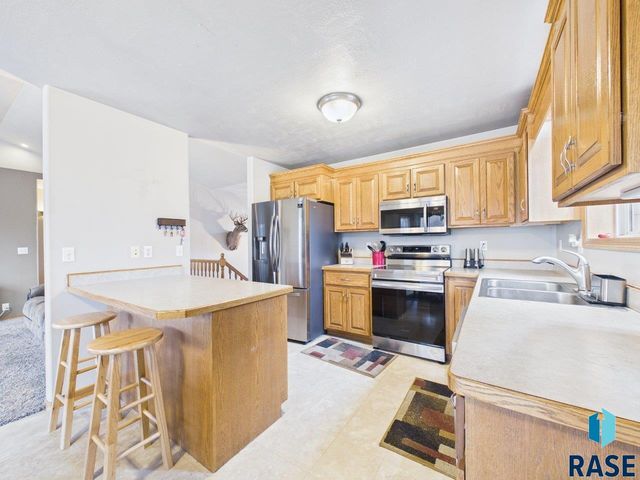 3300 S Sundrop Ave Avenue, Sioux Falls, SD 57110