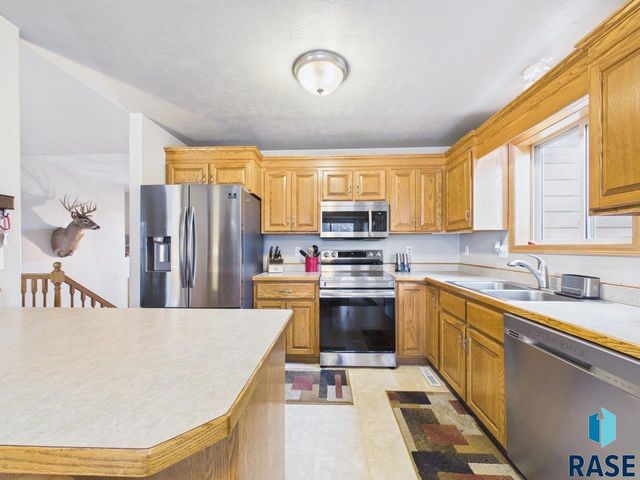 3300 S Sundrop Ave Avenue, Sioux Falls, SD 57110