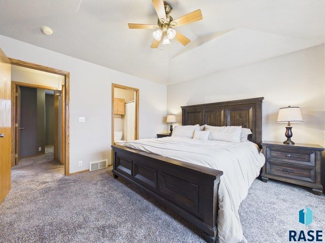 3300 S Sundrop Ave Avenue, Sioux Falls, SD 57110