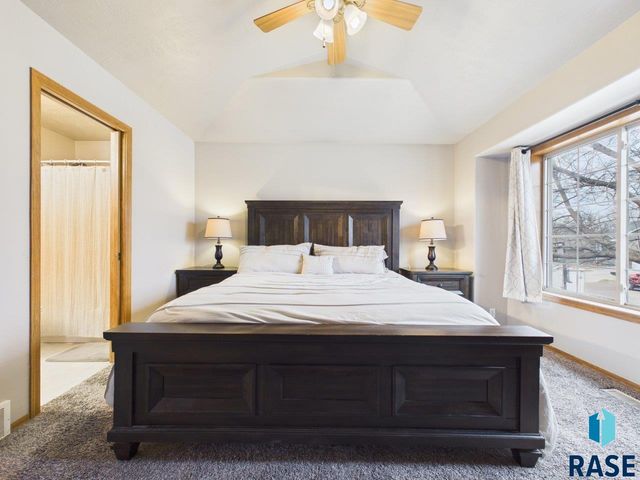 3300 S Sundrop Ave Avenue, Sioux Falls, SD 57110