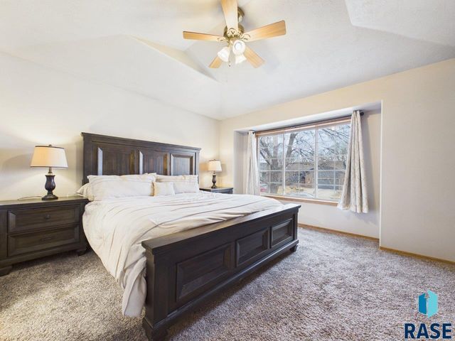 3300 S Sundrop Ave Avenue, Sioux Falls, SD 57110