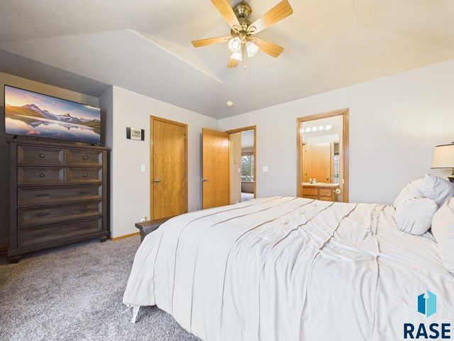 3300 S Sundrop Ave Avenue, Sioux Falls, SD 57110