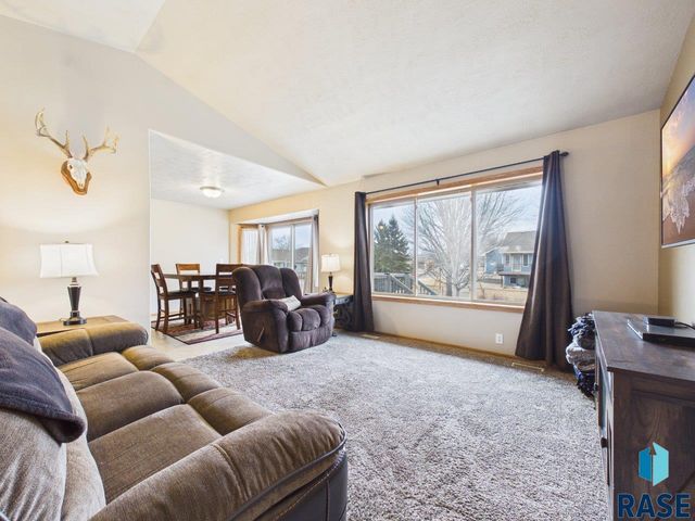 3300 S Sundrop Ave Avenue, Sioux Falls, SD 57110