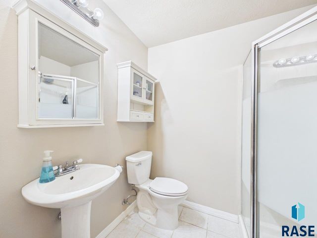 3300 S Sundrop Ave Avenue, Sioux Falls, SD 57110