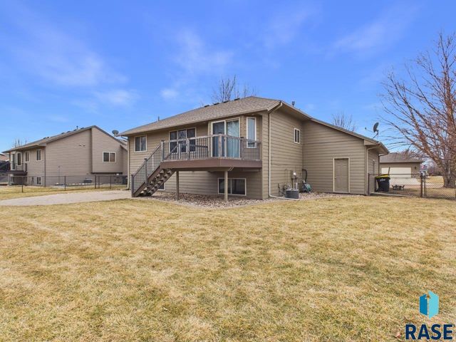 3300 S Sundrop Ave Avenue, Sioux Falls, SD 57110