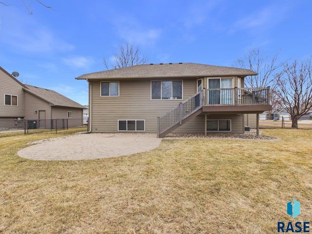 3300 S Sundrop Ave Avenue, Sioux Falls, SD 57110