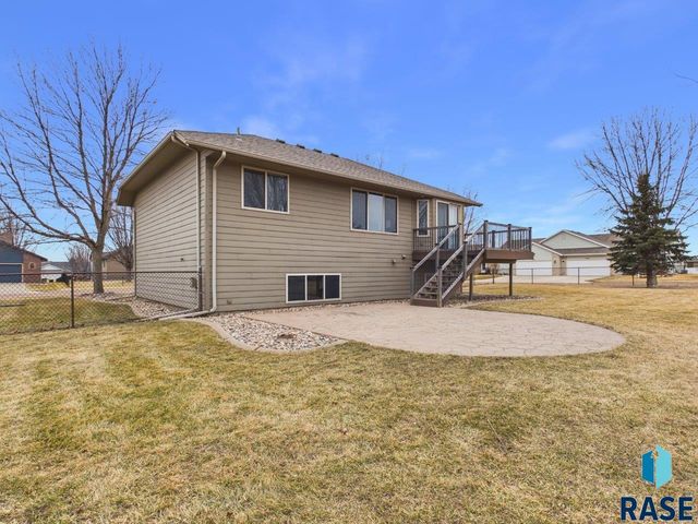 3300 S Sundrop Ave Avenue, Sioux Falls, SD 57110