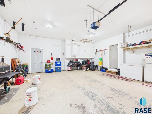 3300 S Sundrop Ave Avenue, Sioux Falls, SD 57110