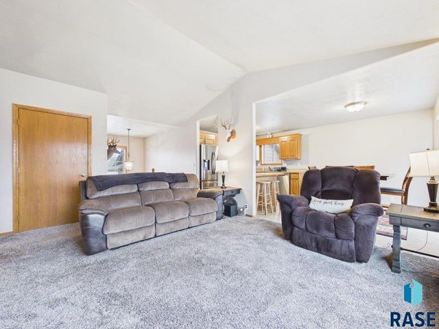 3300 S Sundrop Ave Avenue, Sioux Falls, SD 57110