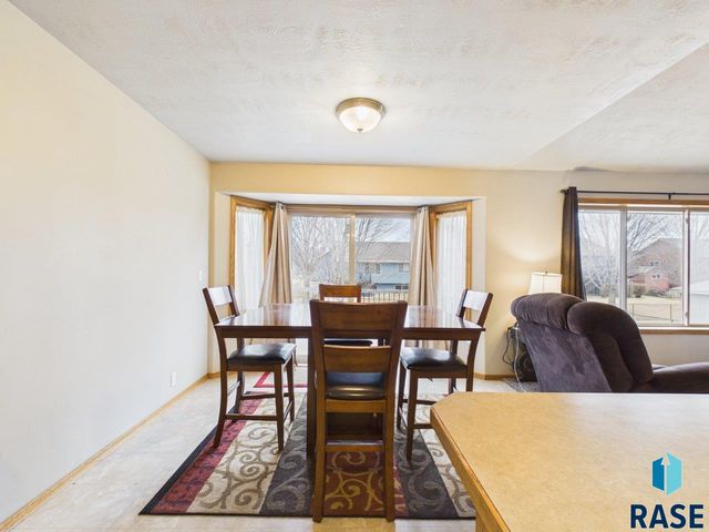 3300 S Sundrop Ave Avenue, Sioux Falls, SD 57110