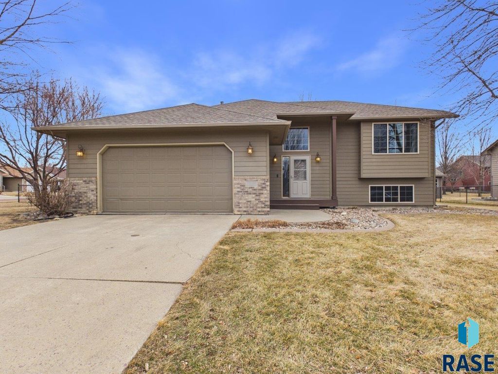 3300 S Sundrop Ave Avenue, Sioux Falls, SD 57110