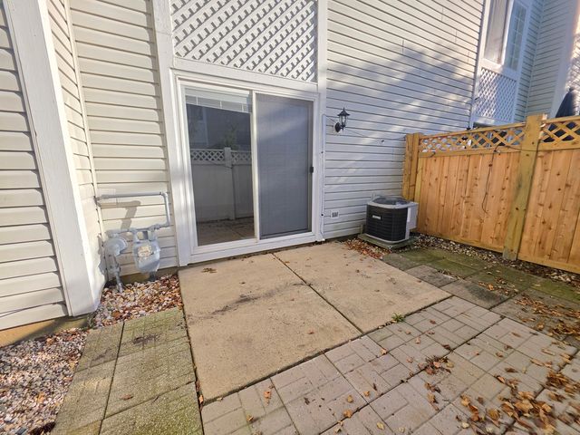 338 Bunker Hill Circle, Aurora, IL 60504
