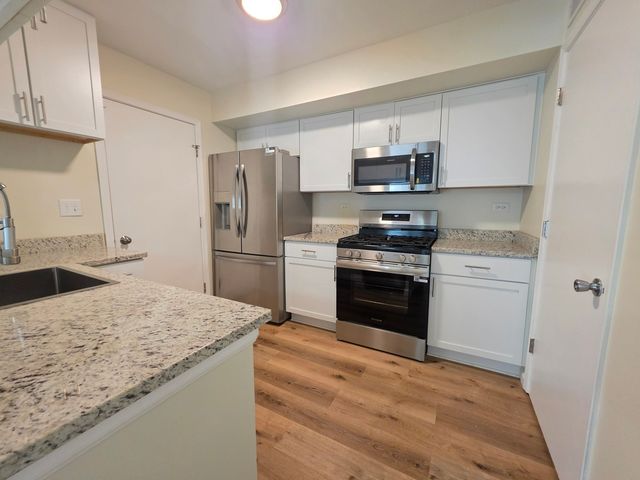 338 Bunker Hill Circle, Aurora, IL 60504