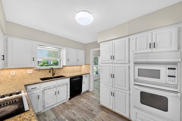 3908 Country Club Drive W, Irving, TX 75038