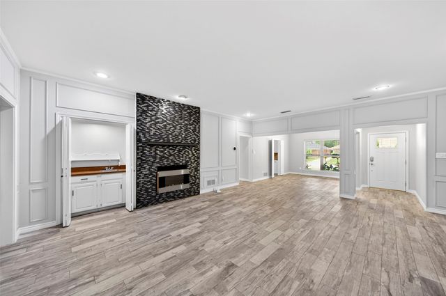 3908 Country Club Drive W, Irving, TX 75038