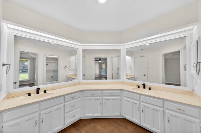 3908 Country Club Drive W, Irving, TX 75038