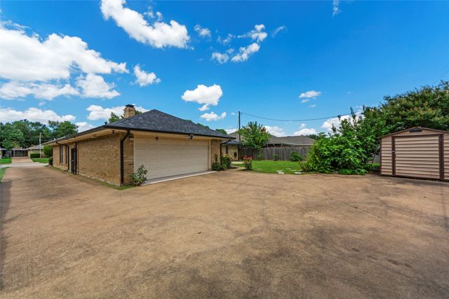 3908 Country Club Drive W, Irving, TX 75038