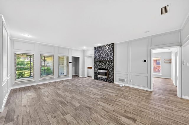 3908 Country Club Drive W, Irving, TX 75038