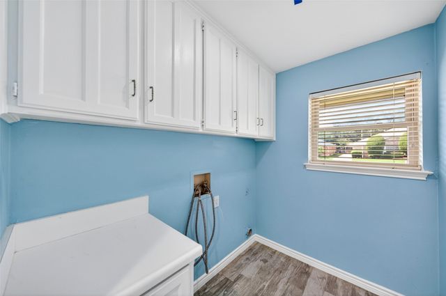 3908 Country Club Drive W, Irving, TX 75038