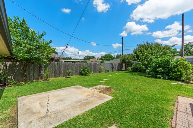 3908 Country Club Drive W, Irving, TX 75038