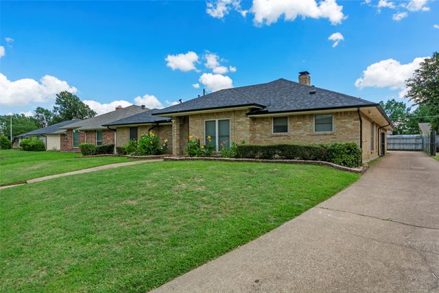 3908 Country Club Drive W, Irving, TX 75038