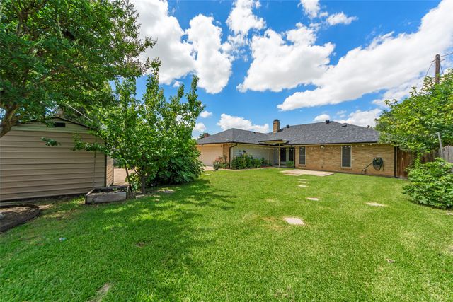 3908 Country Club Drive W, Irving, TX 75038