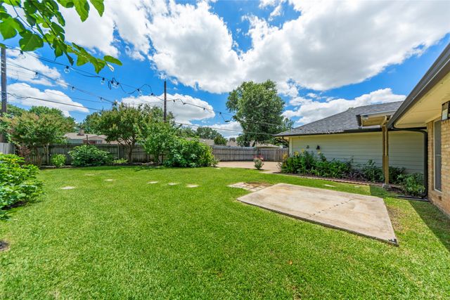 3908 Country Club Drive W, Irving, TX 75038