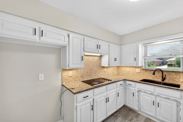 3908 Country Club Drive W, Irving, TX 75038