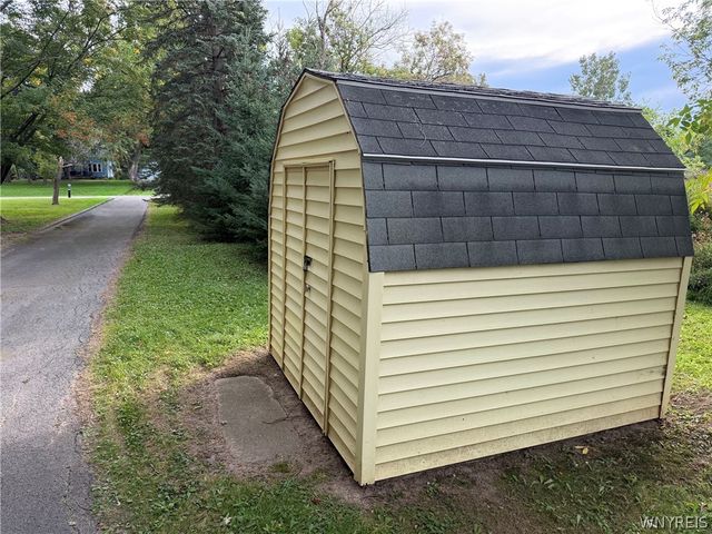 1555 Ridge Road, Lewiston, NY 14092