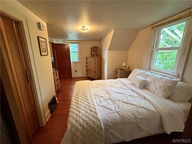 1555 Ridge Road, Lewiston, NY 14092