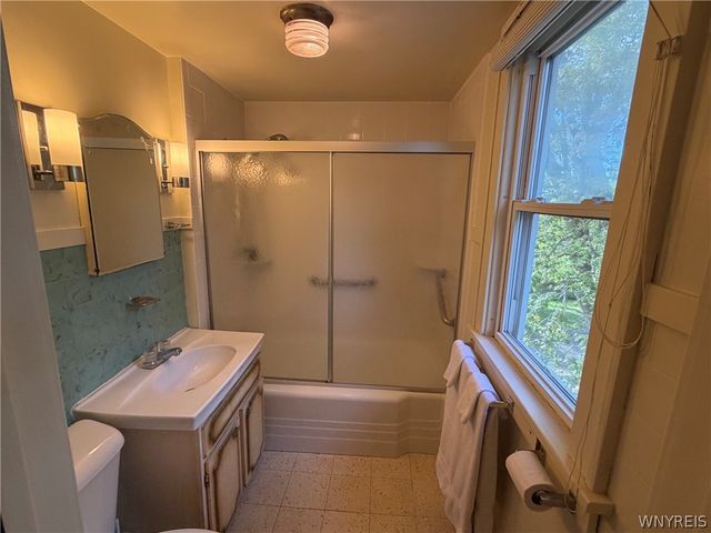 1555 Ridge Road, Lewiston, NY 14092