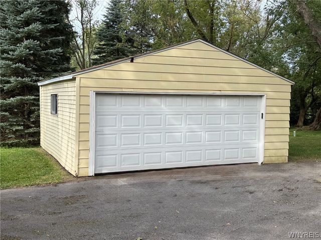 1555 Ridge Road, Lewiston, NY 14092