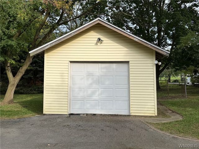 1555 Ridge Road, Lewiston, NY 14092