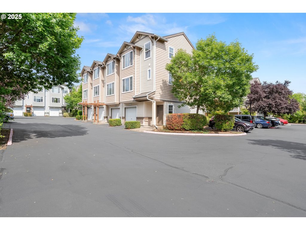 10792 Ne GATEWAY Pl, Hillsboro, OR 97006
