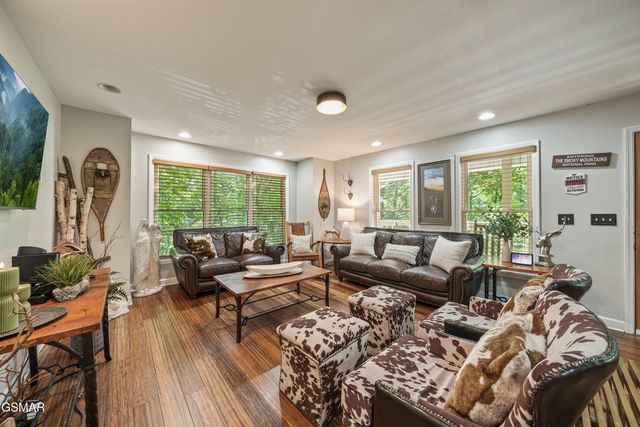 1110 Ski Mtn Road, Gatlinburg, TN 37738