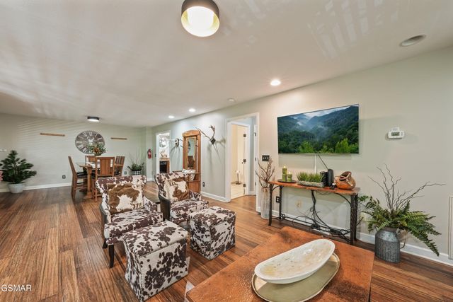 1110 Ski Mtn Road, Gatlinburg, TN 37738