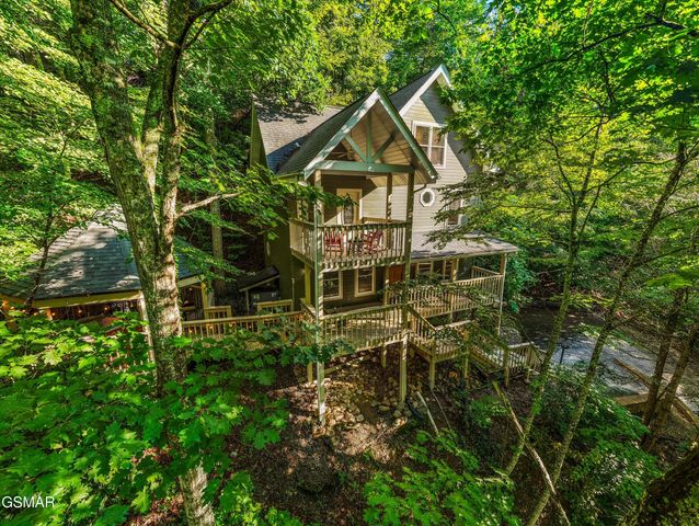 1110 Ski Mtn Road, Gatlinburg, TN 37738