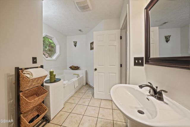 1110 Ski Mtn Road, Gatlinburg, TN 37738