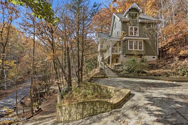 1110 Ski Mtn Road, Gatlinburg, TN 37738