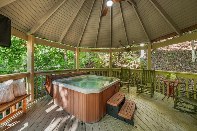 1110 Ski Mtn Road, Gatlinburg, TN 37738