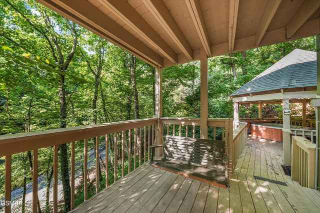 1110 Ski Mtn Road, Gatlinburg, TN 37738