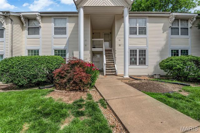 818 Sugar Valley Court, St Peters, MO 63376