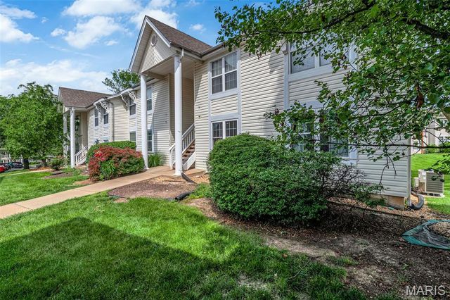 818 Sugar Valley Court, St Peters, MO 63376