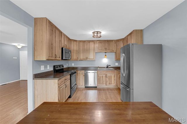 818 Sugar Valley Court, St Peters, MO 63376