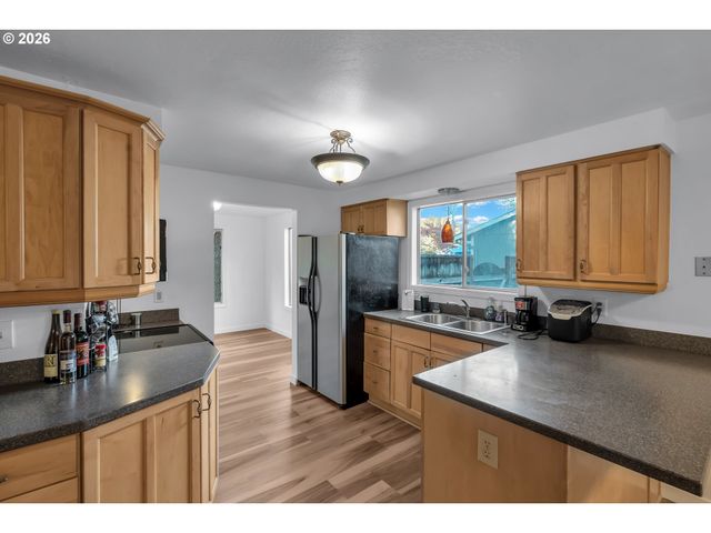 2848 Se LONNY Ct, Hillsboro, OR 97123
